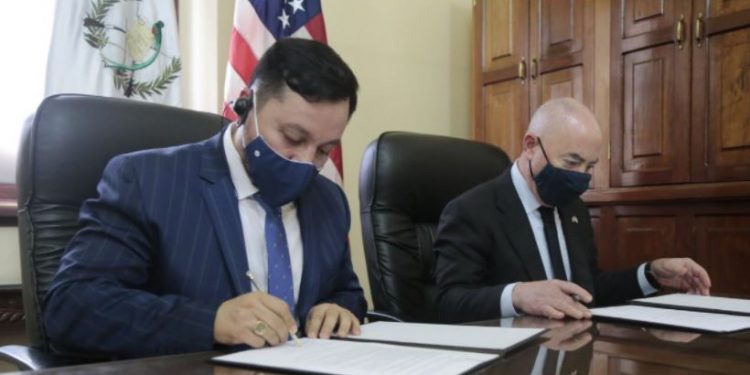 Guatemala y Estados Unidos fortalecerán puestos de control fronterizos