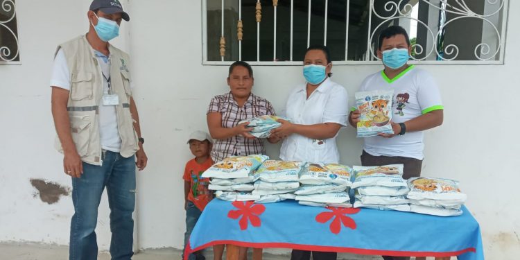 Entregan NutriNiños durante visitas domiciliares en Petén