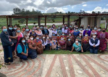 Grupo de comadronas se une a lucha contra la trata de personas