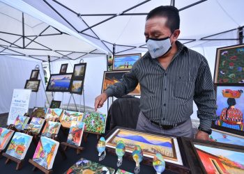 Artistas originarios de Sololá exponen sus productos en Ciudad de Cayalà.