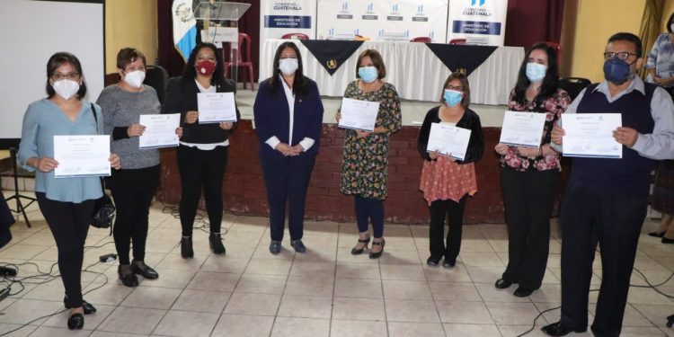 Mineduc impulsa otorgamiento de becas de inglés