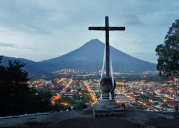 Firman convenio para mejorar el mirador Cerro de la Cruz