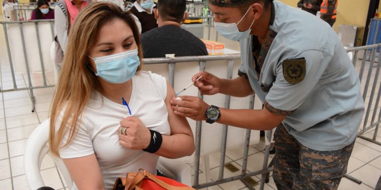 El Plan Nacional de Vacunación contra el COVID-19 cuenta con el apoyo del Ejército.