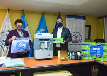 El donativo fue recibido por la ministra de Salud, Amelia Flores