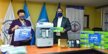 El donativo fue recibido por la ministra de Salud, Amelia Flores