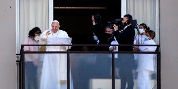 El papa Francisco comprobó la importancia de tener acceso a un buen servicio sanitario.