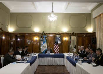 Presidente se reúne con jefe del Comando Sur