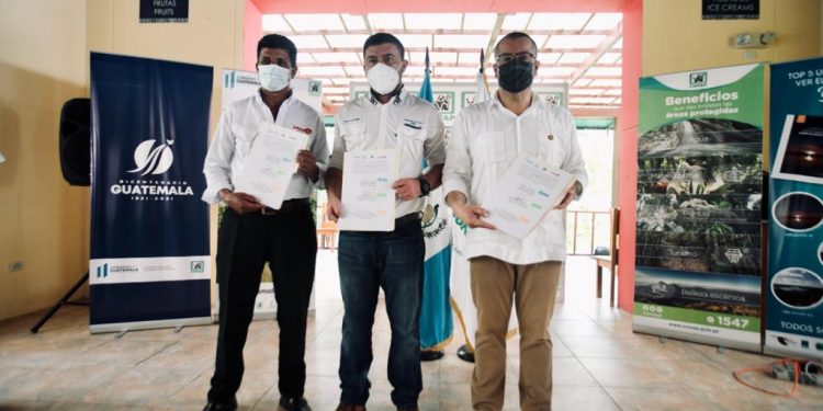 Firman convenio para fomentar el desarrollo de comunidades de Petén a través del turismo