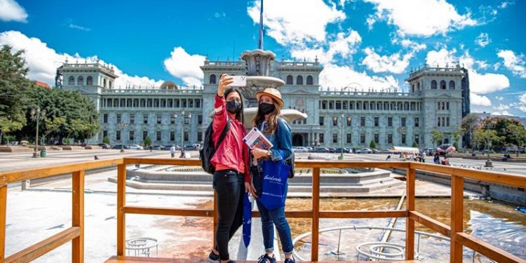 Cuáles son los tres circuitos turísticos que conforman la Ruta Bicentenario