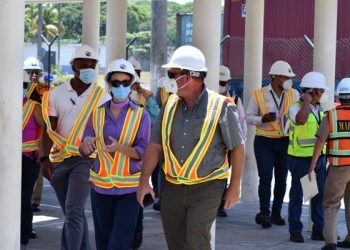 Guardacostas de Estados Unidos realizan visita en Portuaria Quetzal.