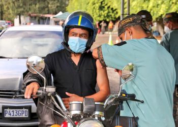 Salud: Con más puestos de vacunación se busca atender a 100 mil guatemaltecos diarios