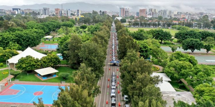 Habilitan puesto de vacunación vehicular en Campo Marte