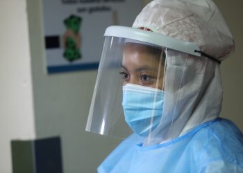 Personal médico comprometido en la atención por pandemia hace llamado a no relajar medidas