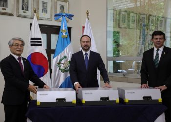 La República de Corea entregó una donación para fortalecer las impresiones de pasaportes en Guatemala.