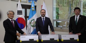 La República de Corea entregó una donación para fortalecer las impresiones de pasaportes en Guatemala.