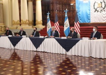 La delegación de senadores bipartidista de Estados Unidos realiza una visita de dos días por Guatemala.