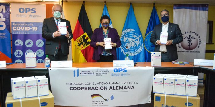 La embajada de Alemania entregó una donación de 462 mil mascarillas al Ministerio de Salud.