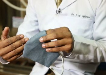 La nanomascarilla, que ha superado los test del Ministerio de Sanidad de Kenia. Foto: EFE