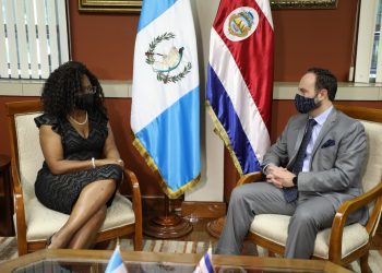 La reunión entre el canciller Pedro Brolo y la vicepresidenta de Costa Rica, se realizó en la sede del Minex.