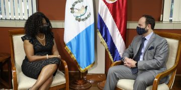 La reunión entre el canciller Pedro Brolo y la vicepresidenta de Costa Rica, se realizó en la sede del Minex.