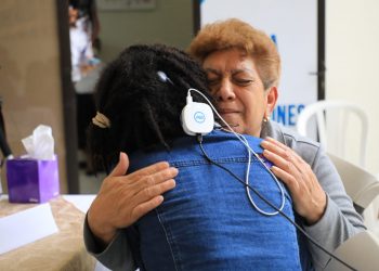 María de los Ángeles escucha por primera vez después de 14 años la voz de su abuela.