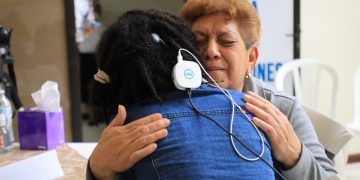 María de los Ángeles escucha por primera vez después de 14 años la voz de su abuela.