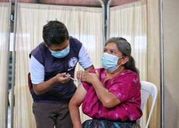 Más de 200 mil guatemaltecos han recibido el esquema completa de la vacuna contra el COVID-19.