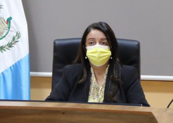 Ministra de Educación acompaña cuarta entrega de alimentación escolar en Alta Verapaz