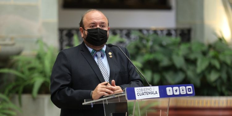 Presentan resultados de crecimiento económico de primer semestre del año