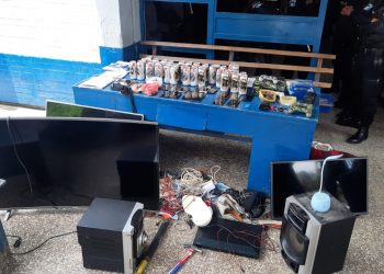 Localizan droga, celulares y licor durante requisa en cárcel Pavón
