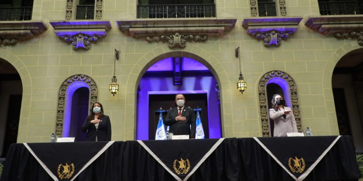 Ejecutivo presenta política pública para protección de la vida y la familia