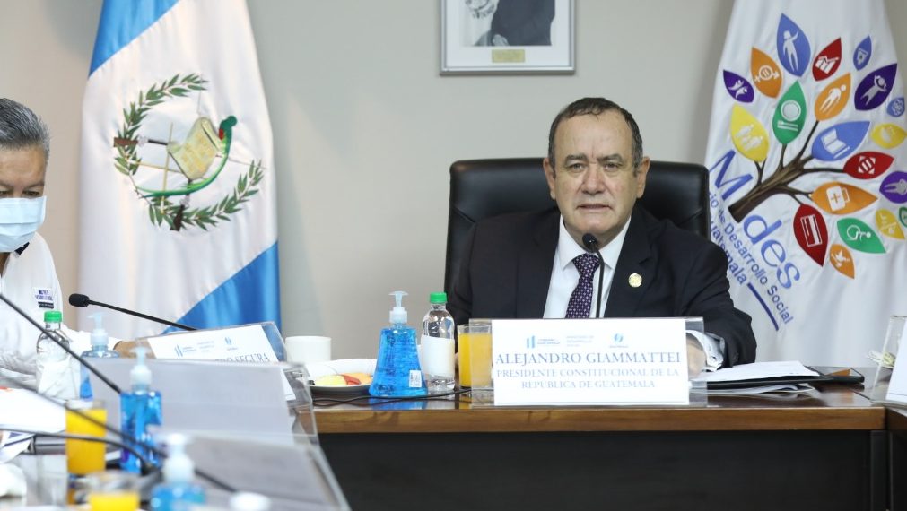Presidente Alejandro Giammattei durante gira de trabajo con autoridades del Mides.