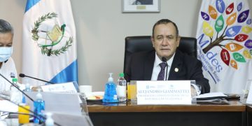 Presidente Alejandro Giammattei durante gira de trabajo con autoridades del Mides.