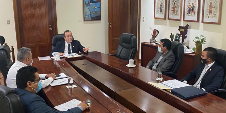 Presidente se reúne con titulares del Mides y Fodes