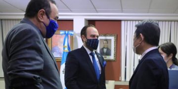 Gobierno de Guatemala y canciller de Japón resaltan importancia de inversión, desarrollo y lucha contra COVID-19