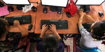 Mineduc implementará aulas virtuales en 3 mil escuelas