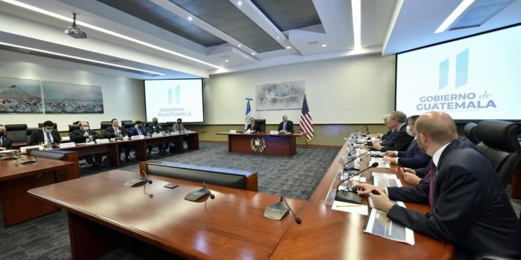 Senadores estadounidenses se reunieron en viernes 9 de julio con el presidente Alejandro Giammattei.