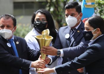 Antorcha del Bicentenario recorre Quetzaltenango