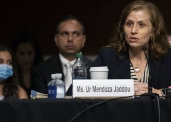 EE. UU. confirma a activista de raíces mexicanas al frente de agencia migratoria