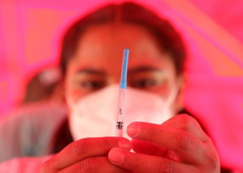 Guatemala administra cerca de 2 millones de dosis contra COVID-19