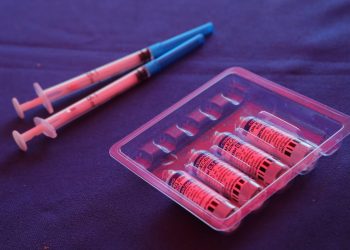 Embajada de Rusia resalta que es falsa la información que circula sobre el contrato de vacunas