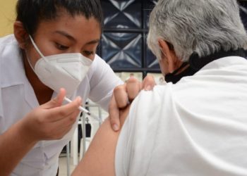 Vacunación contra el COVID-19