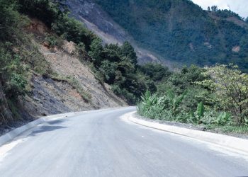 Avanza mejoramiento de carretera que comunica Alta Verapaz con Quiché