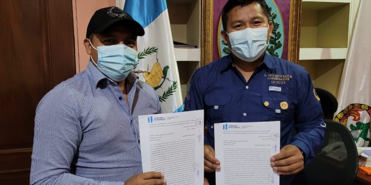 Quiché finaliza firma de convenios para proyectos de desarrollo