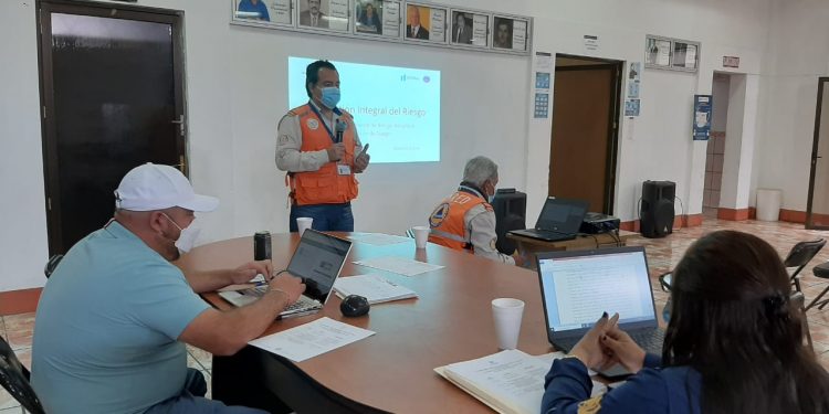 Discuten riesgos ante actividad del volcán de Fuego, en Chimaltenango