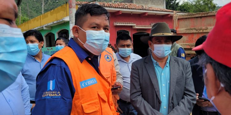 Atienden emergencias por lluvias y COVID-19 en Quiché
