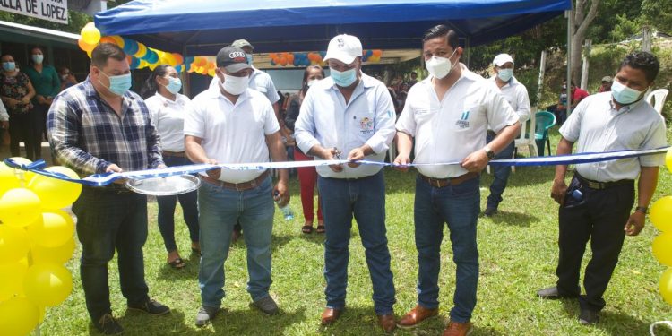 Inauguran red de distribución de agua potable en Petén