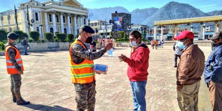 Totonicapán: Reservistas militares continúan con socialización de medidas contra el COVID-19