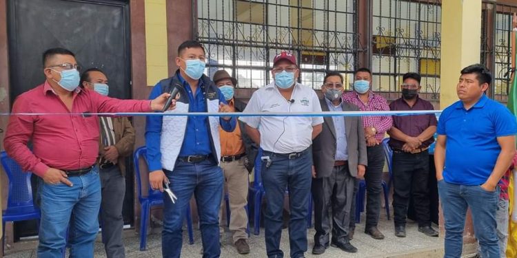Inauguran trabajos de mejoramiento en escuela de San Antonio Ilotenango