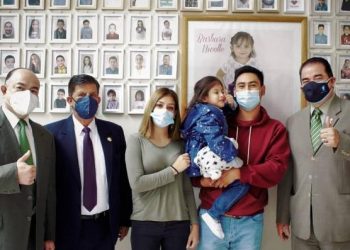 Gobernador de Guatemala visita fundación Ayúdame a Escuchar